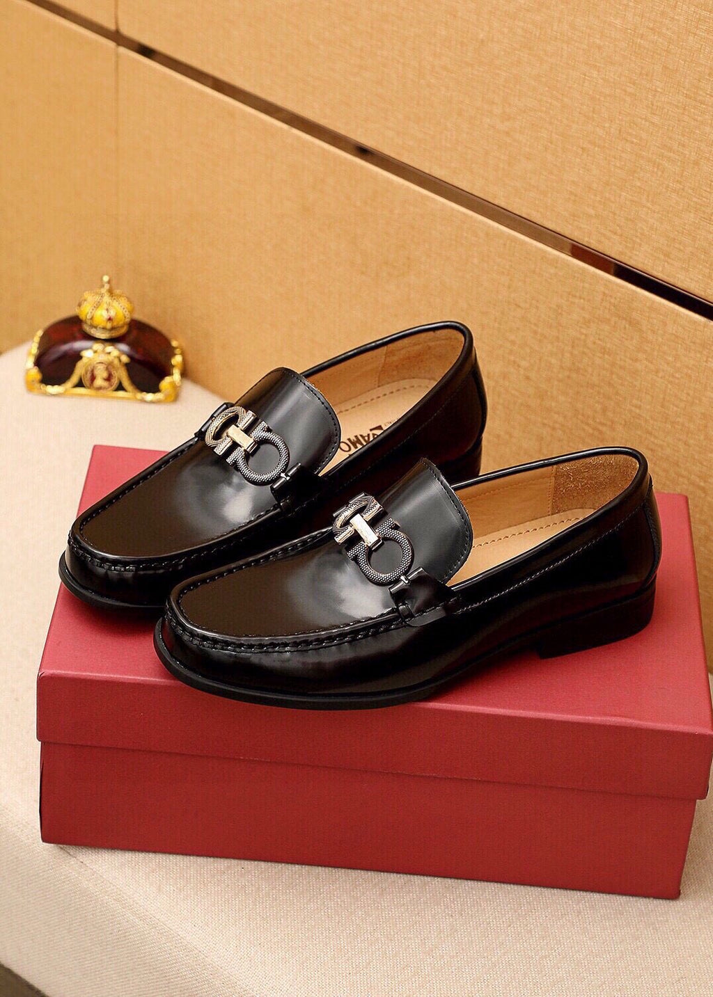 Ferragamo Men's Black Hardware Loafers - Apron-Toe Stitching